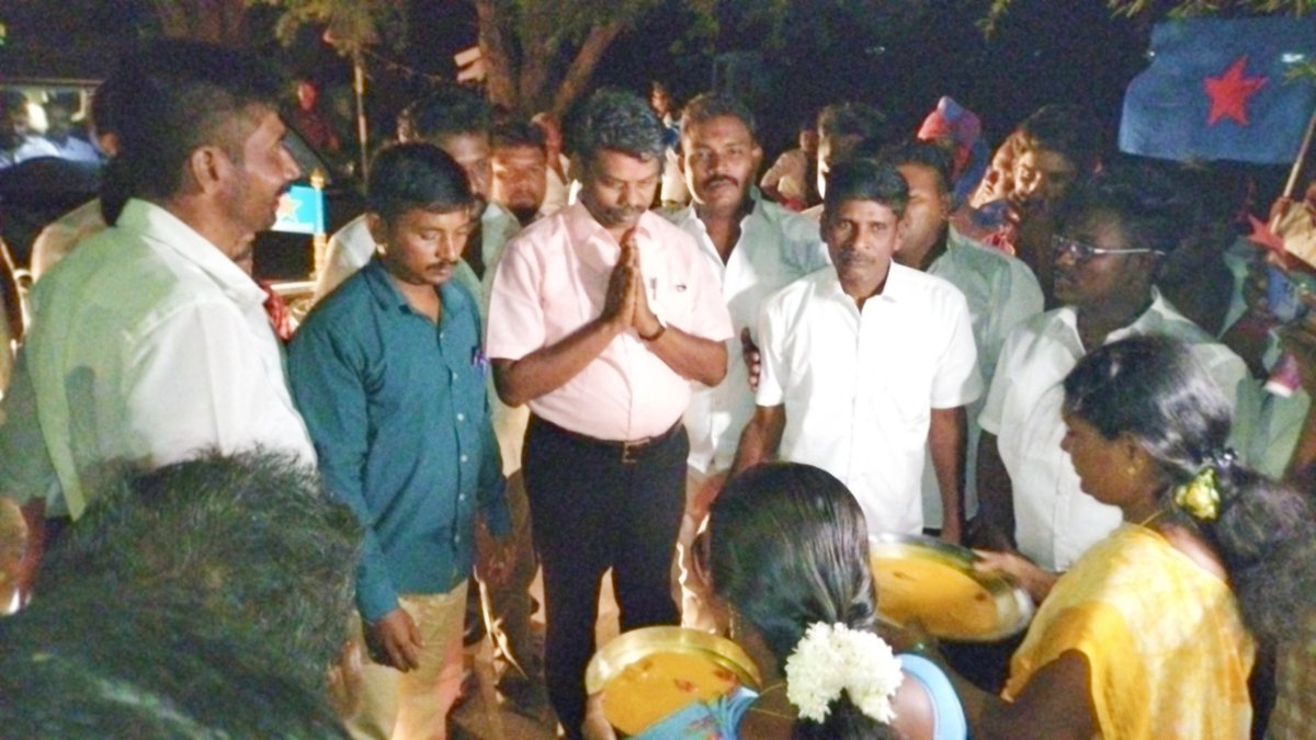 SVallvan's tweet photo. நாமக்கல் மாவட்டம் எலச்சிப்பாளையத்தில் மக்களின் மகத்தான வரவேற்ப்பில் தமிழின தளபதியார்.. 🔥🔥 https://t.co/2WWMh81tdf