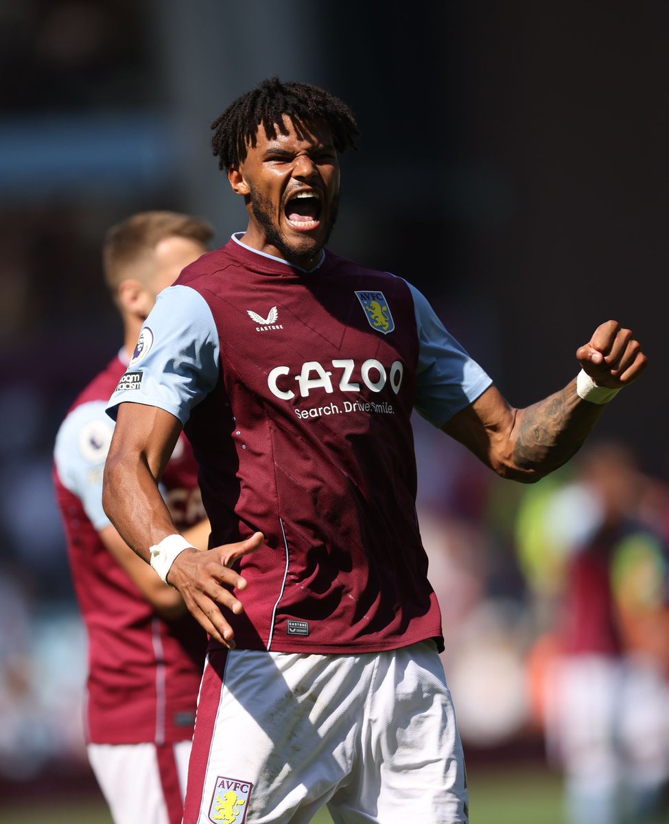 TyroneMings's tweet photo. Great to be home 💜🏡
Thank you for all your support and noise today 🥹 https://t.co/f7YkxXFsoi