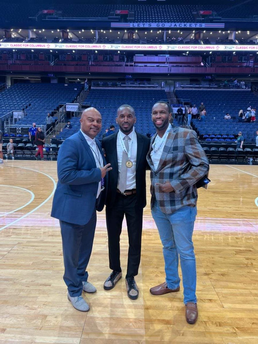 coachcwalker24's tweet photo. At the HBCU/ALL STAR CELEBRITY GAME WITH HEAD COACH JAMAAL JACKSON OF KENTUCKY STATE &amp; BERNARD COFFEY FOX SPORTS RADIO https://t.co/fXXitJrubG