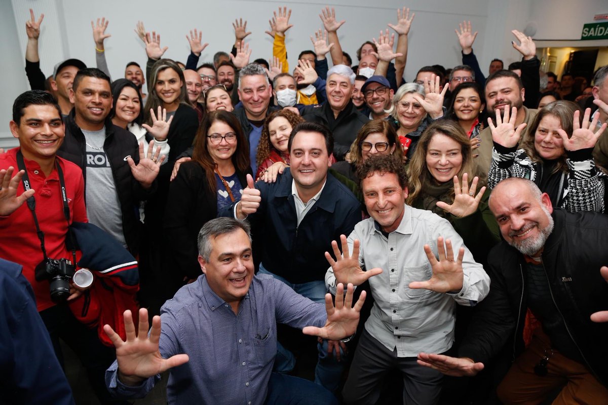 marcustesse's tweet photo. Na noite desta sexta-feira, tivemos o prazer de participar do lançamento da pré-candidatura a Deputado Federal, do meu querido amigo @betopretoparana . Agradeço a presença dos nossos amigos e apoiadores que também estiveram conosco nesta noite de festa. Um abraço a todos! https://t.co/zvfwjJ66RQ