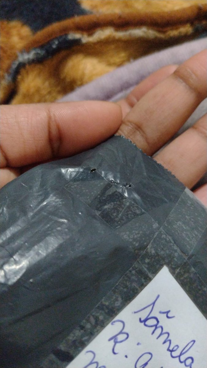 jkvcollector's tweet photo. ⚠️ AVISO rápido pra vcs collectors!

minha amiga (@staegi_ ) recebeu ontem um pacote dos correios GRAMPEADO. avariou o item dela do deco kit (ainda bem que não era um card, mas ainda assim) e então fica aqui o aviso pra vocês botaram na embalagem "não dobrar ou grampear pfvr". + https://t.co/aA9JSwjNJl