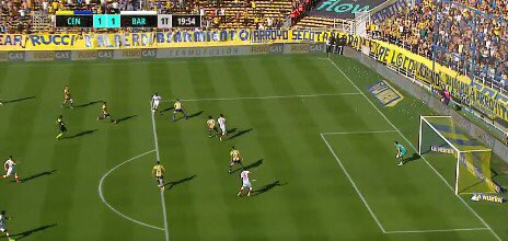 GinoImul's tweet photo. Para Merlos esto no es offside, que chupapija q es https://t.co/Vz6NGSGqI5
