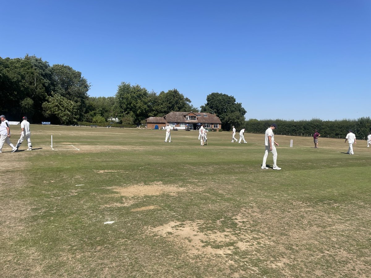 rumwoodcc's tweet photo. 4 wins on the bounce for Rumwood and another 20 points on the board as we win the toss and bat first 🏏 

Rumwood 255-4 (40 overs)
B.Austin 129
J.Austin 34
C.Chambers 33 

Rodmersham 173 AO (40 overs)
S.Puxty 4-55
L.Marsh 3-55

#UpTheRummers https://t.co/7SssHlgz34