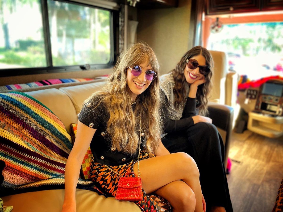 haashoficial's tweet photo. Ya falta poco para estar de #GiraMiSalidaContigo 
💃🏻💃🏻🎼🎹🎤🚍✈️
¿Ya tienen sus boletos 🎟?
https://t.co/TY7k97ItsK https://t.co/x1ewS2bKa3
