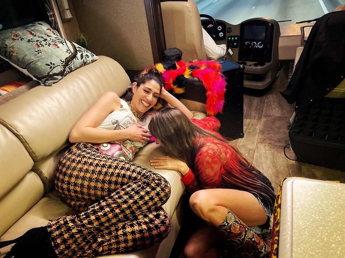 haashoficial's tweet photo. Ya falta poco para estar de #GiraMiSalidaContigo 
💃🏻💃🏻🎼🎹🎤🚍✈️
¿Ya tienen sus boletos 🎟?
https://t.co/TY7k97ItsK https://t.co/x1ewS2bKa3