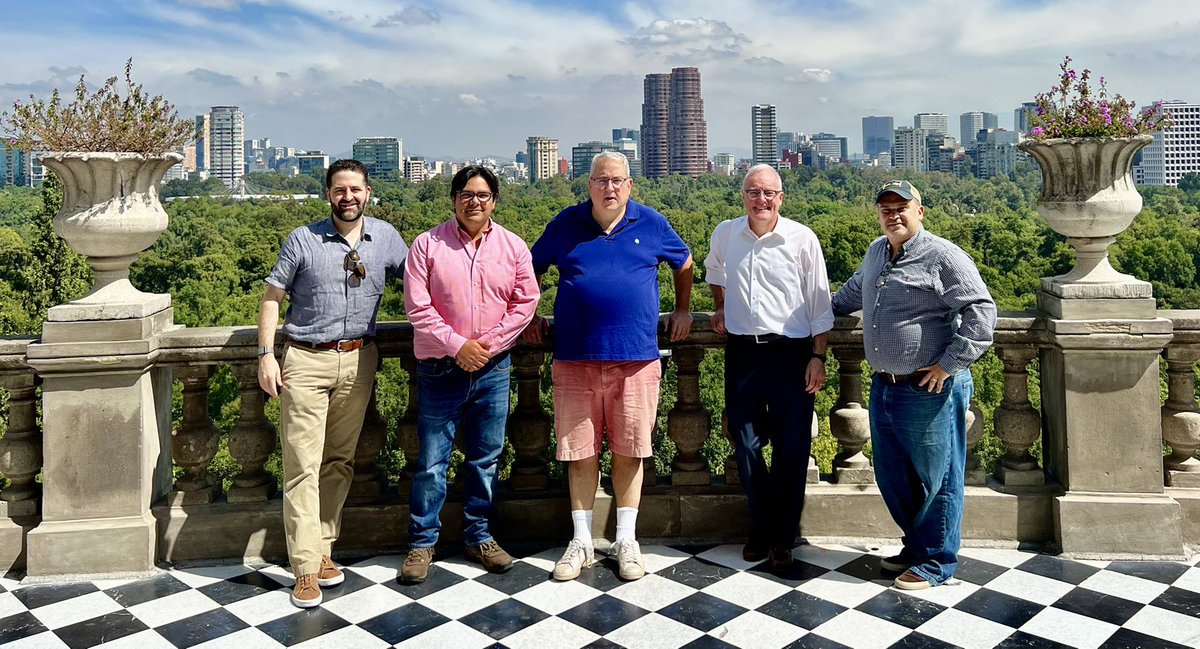 FlavioRochaMD's tweet photo. Many thanks for the spectacular reception in #CDMX by our hosts from #AMCAD, @incmnszmx and Academia Nacional de Medicina de Mexico 🇲🇽 Great to see past-president @VautheyMD and current president @TsengJennifer @SSATNews who have continued to cultivate this wonderful relationship https://t.co/DkyJP00Aol