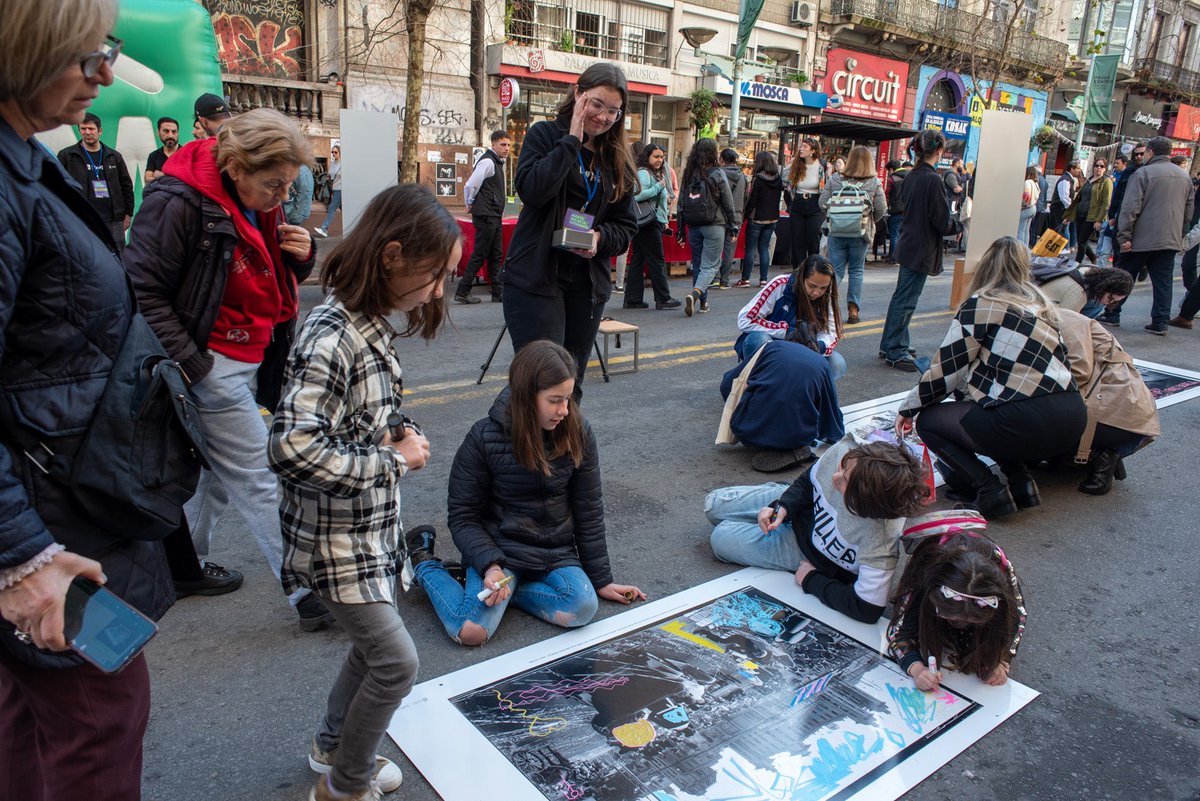 CdF_IM's tweet photo. Hoy tomamos la calle 18 de Julio y celebramos a lo grande el Mes de la Fotografía!! Gracias a quienes participaron! Seguimos festejando, les esperamos el sábado que viene en la #SedeCdF. #MesdelaFotografía2022
#Elarchivoliberado https://t.co/l6ysMin0bm