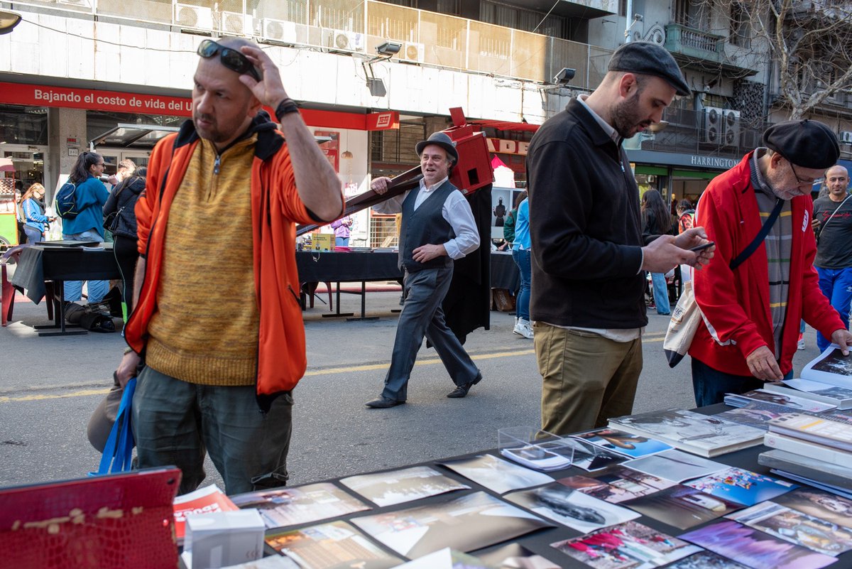 CdF_IM's tweet photo. Hoy tomamos la calle 18 de Julio y celebramos a lo grande el Mes de la Fotografía!! Gracias a quienes participaron! Seguimos festejando, les esperamos el sábado que viene en la #SedeCdF. #MesdelaFotografía2022
#Elarchivoliberado https://t.co/l6ysMin0bm