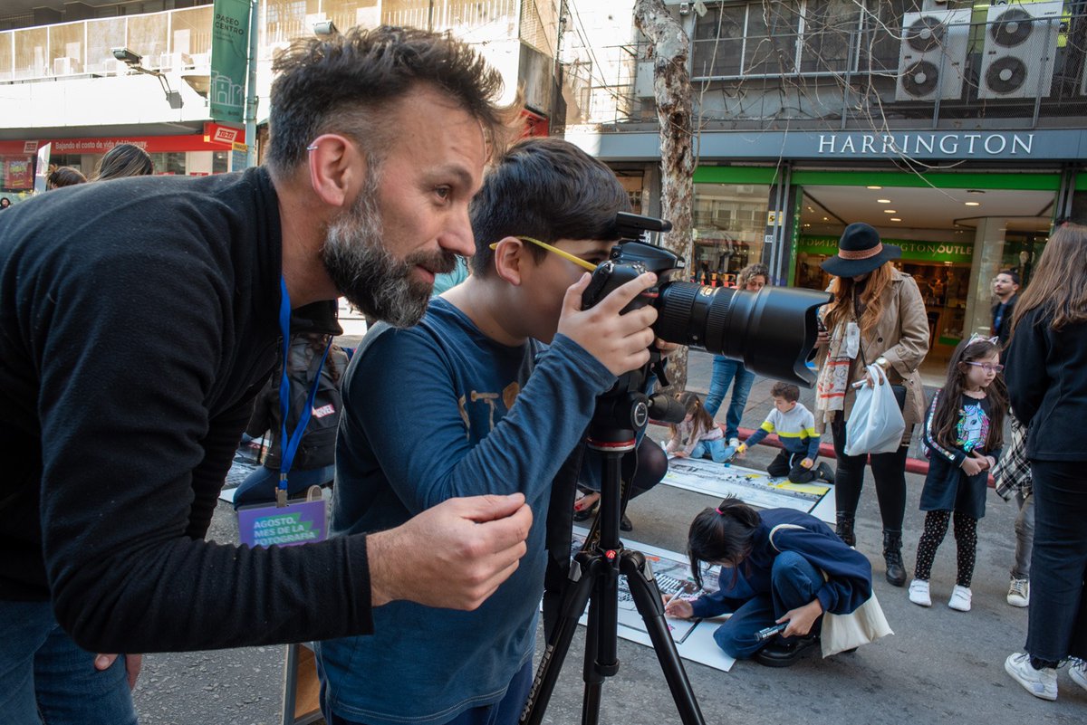 CdF_IM's tweet photo. Hoy tomamos la calle 18 de Julio y celebramos a lo grande el Mes de la Fotografía!! Gracias a quienes participaron! Seguimos festejando, les esperamos el sábado que viene en la #SedeCdF. #MesdelaFotografía2022
#Elarchivoliberado https://t.co/l6ysMin0bm