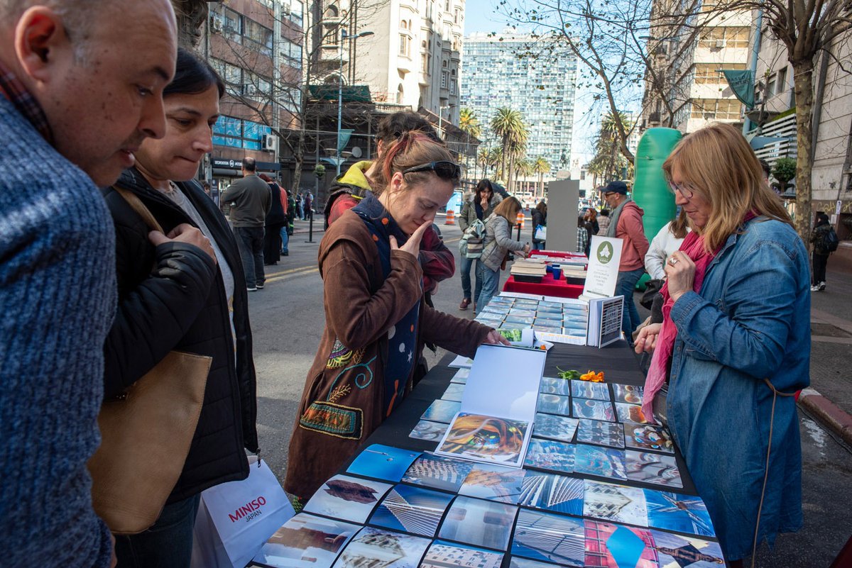 CdF_IM's tweet photo. Hoy tomamos la calle 18 de Julio y celebramos a lo grande el Mes de la Fotografía!! Gracias a quienes participaron! Seguimos festejando, les esperamos el sábado que viene en la #SedeCdF. #MesdelaFotografía2022
#Elarchivoliberado https://t.co/l6ysMin0bm