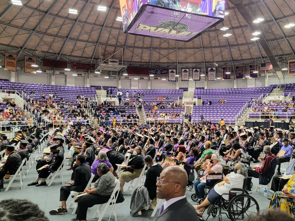 pdcstrategiesll's tweet photo. Commencement Speaker, Roshunda Jones-Koumba ’03, ‘07, #PVAMUAlumna, award-winning teaching artist, theatre consultant, 2022 Excellence in Theatre Education Award Tony Award recipient honoring educators. 💜💛 💜💛🎓
#packyoursuitcase
#breakfast
#commencement
#luncheon
#nap https://t.co/B39eKL1oZw