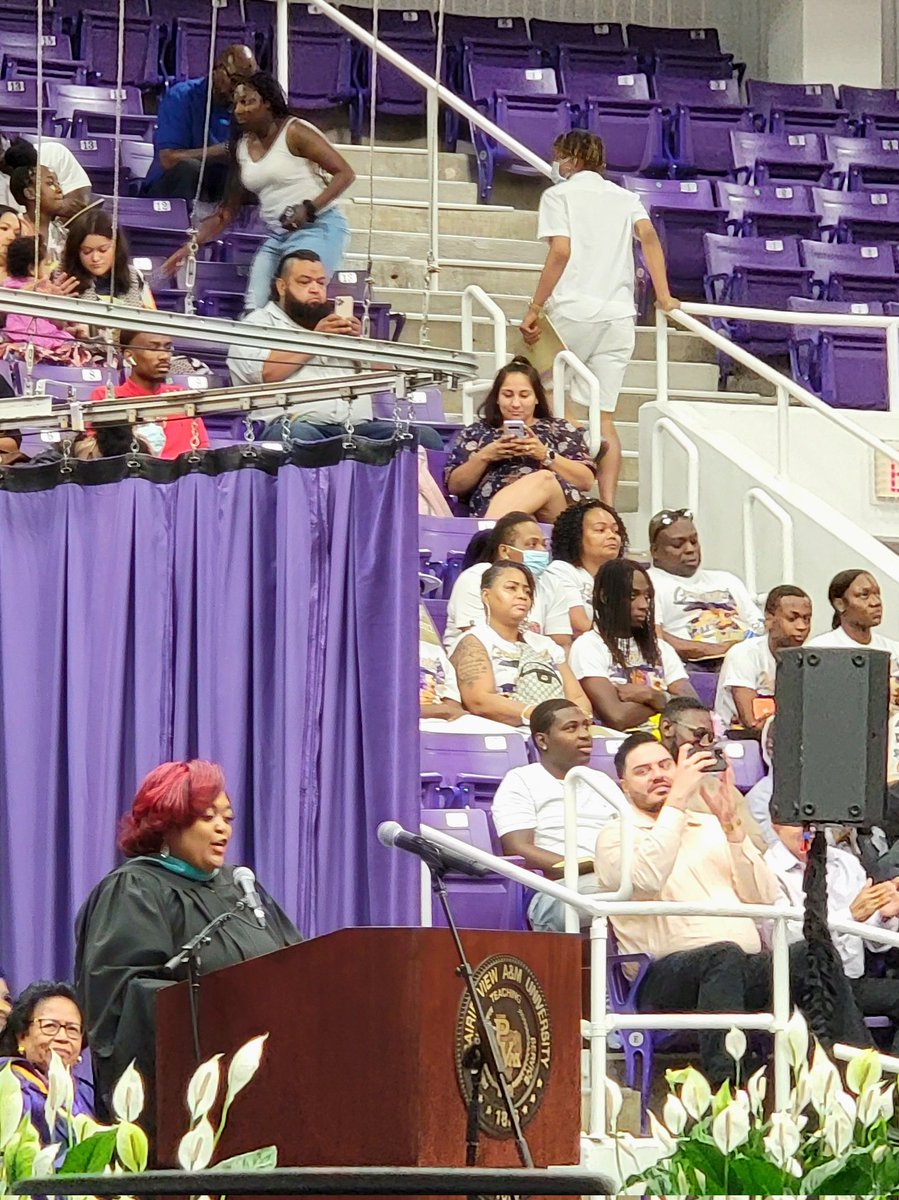 pdcstrategiesll's tweet photo. Commencement Speaker, Roshunda Jones-Koumba ’03, ‘07, #PVAMUAlumna, award-winning teaching artist, theatre consultant, 2022 Excellence in Theatre Education Award Tony Award recipient honoring educators. 💜💛 💜💛🎓
#packyoursuitcase
#breakfast
#commencement
#luncheon
#nap https://t.co/B39eKL1oZw