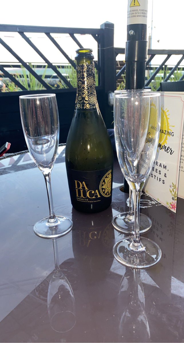 JoanneFish1's tweet photo. I have the best sister ever Having a bottle of Prosecco ready at our hotel for us after our Trek26 @LisaC_NHS #trek26 #dementia https://t.co/2jVqh87vVz