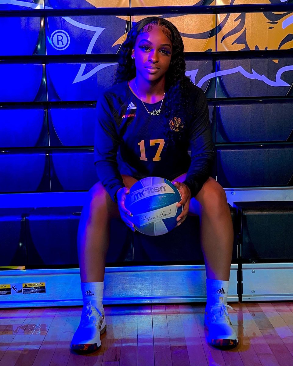 britxcherise's tweet photo. delayed but not denied, this yearโs personal. letโs work.๐ค #oneLASTride๐ #THEEreturn #BIG17 https://t.co/DHyhjDJtMY