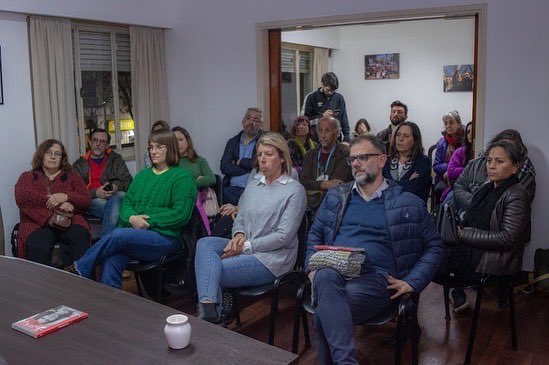 Movimiento_Mayo's tweet photo. 📕 Victoria Montenegro presentó su libro “Hasta ser Victoria" junto a María Reigada, en la Casa de la militancia de Movimiento Mayo en La Plata. https://t.co/1QnuNDoBo6