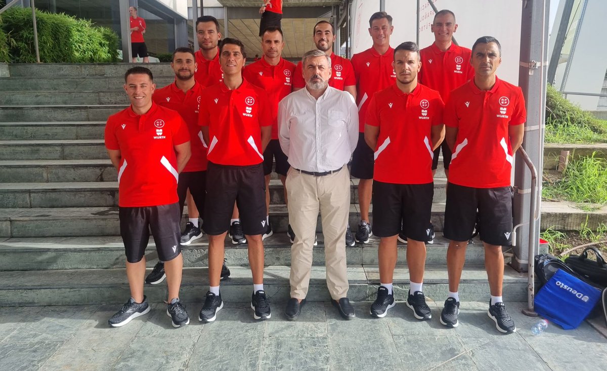🥳 Buenas noticias para el arbitraje andaluz

🎉Hoy superaron las pruebas físicas, en la La Rozas, todos los árbitros andaluces de Primera y Segunda de fútbol sala

ℹ️ Desde el jueves y hasta mañana están con pruebas técnicas y unificación de criterios para el 2022-23