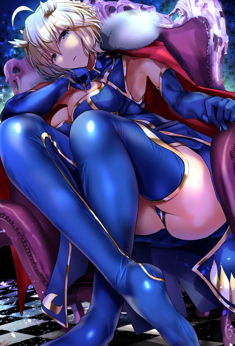 UnwaveringQueen's tweet photo. The queen's muse is high. https://t.co/kYHxSTKWGD
