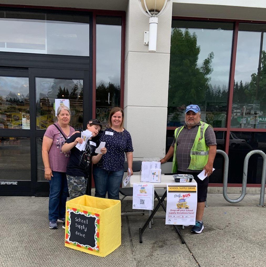 EPSF_WA's tweet photo. We so appreciate Durham Bus Services and driver Fernando's 5th year of helping Stuff the Bus for Kids!
#stuffthebusforkids
#eps_readinessmatters #eps_ourcommunityrocks https://t.co/UqTuuoiqcx