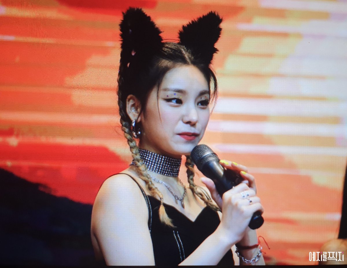 IreneDiscordBot's tweet photo. (371026) - Hwang Yeji (Yeji) [71] https://t.co/cQM7PN5siA
