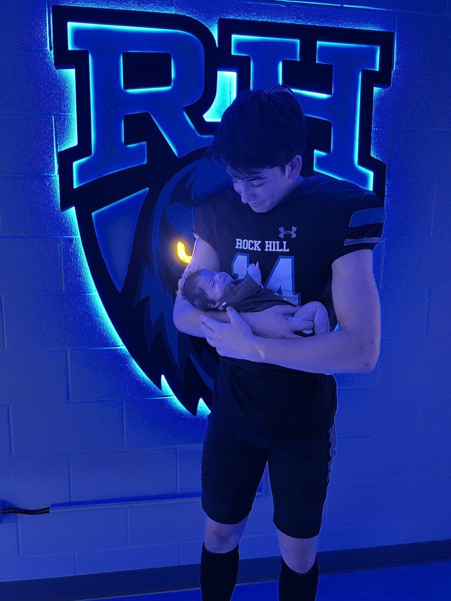 christymwoods's tweet photo. Carson got in on the action with Uncle Brody on Media Day.@brodyw_7 @Coach_Woody1 https://t.co/LXsp3sw3Xc