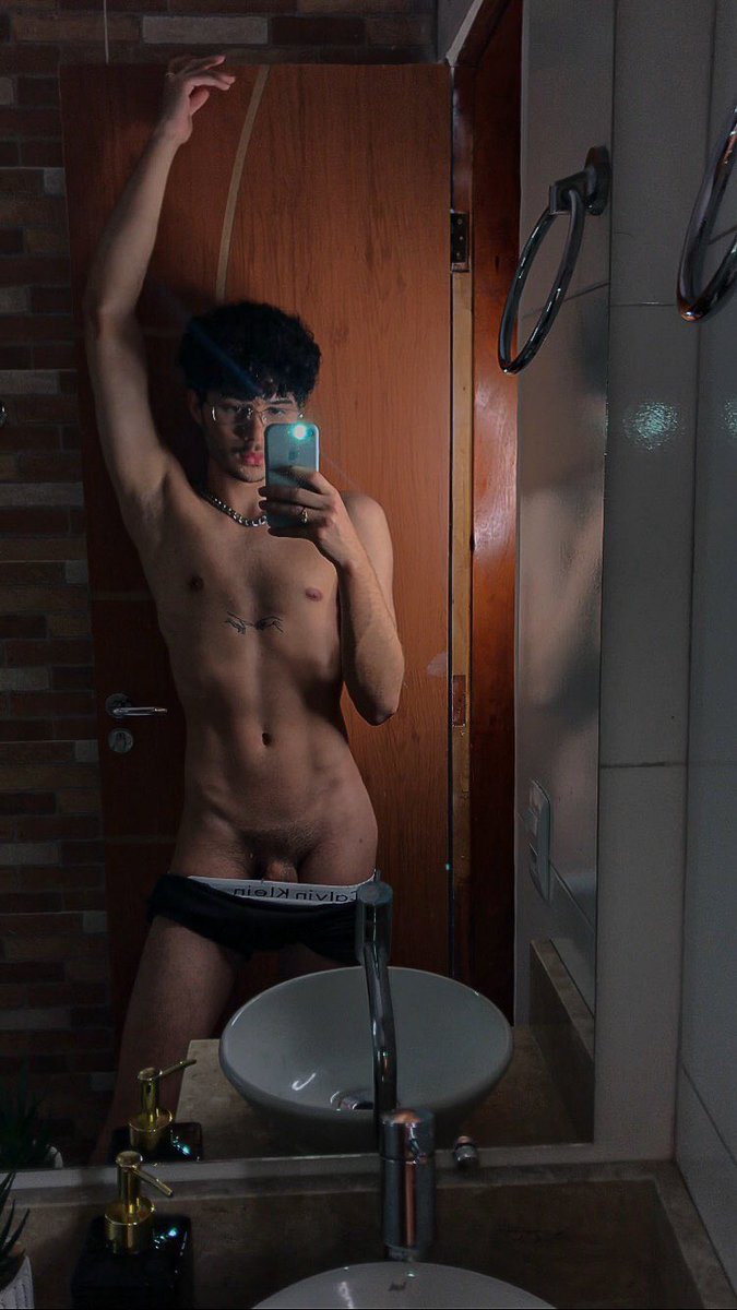 denylyy's tweet photo. Nerd, magrelo e alto você quer ? https://t.co/aIvympLTBh