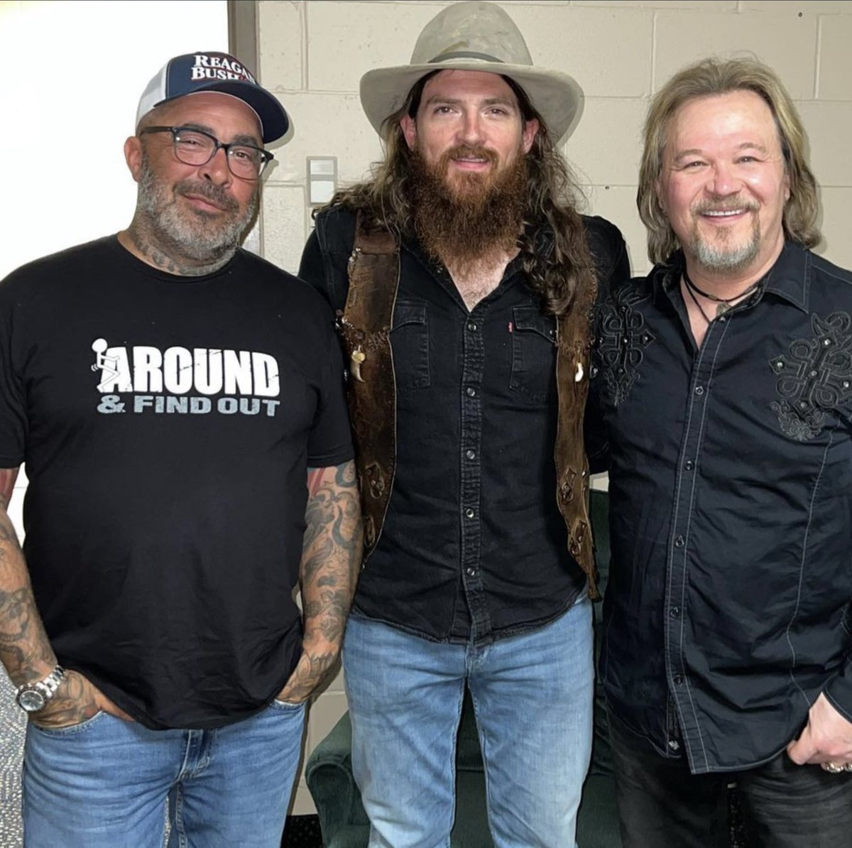 TravisTritt's tweet photo. I can’t think of a better way to wrap up this run of shows with @Aaronlewismusic and @TimMontana in Rochester, Minnesota! This audience was amazing! God bless you all and your families. https://t.co/P3CN3N9cuL