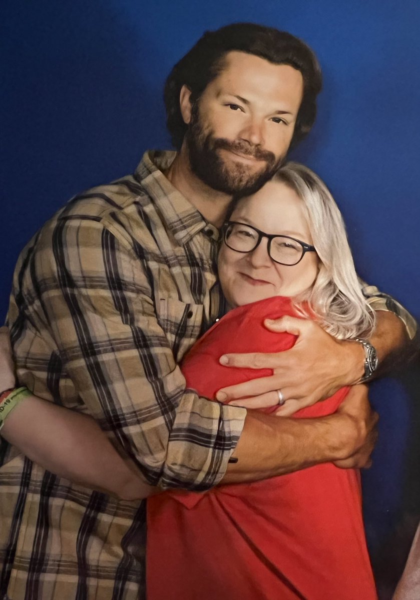 Tooser71's tweet photo. Words cannot express the joy I feel in this momentβ¦@jarpad #Supernatural #samgirl #besthugever #torontocon https://t.co/7JFJW5IjWY