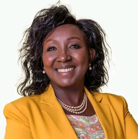 IamChrisOcto's tweet photo. HISTORY!so, Azimio This is the first woman in kenya to walk Live on a camera into a National Tallying center sarrounded by security agents,facilitate rigging n later go to a live discussion on a national television as if nothing happened😂😂
@GladysShollei 😂😂
#railathe5th https://t.co/IveMCq5JKy
