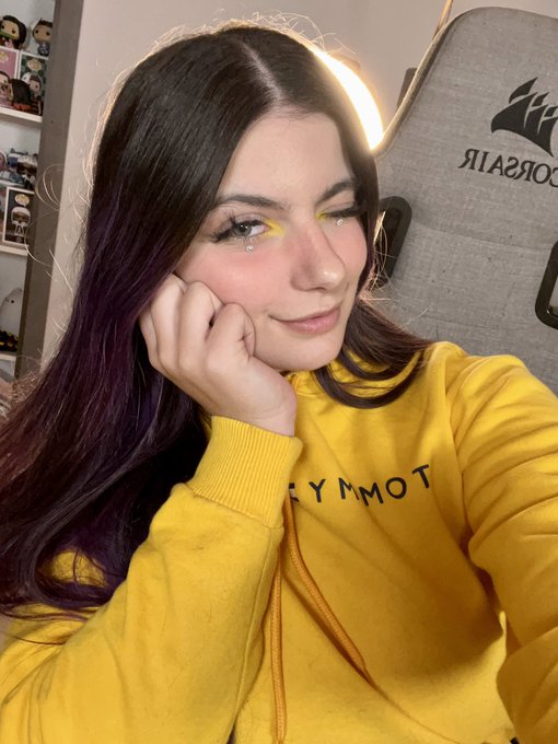 Mi look del otro d&iacute;a estaba bien bonito 🥰✨ https://t.co/x3cTaRzwEn<a href="/tag/valorantmasters"class="tags"><span>#valorantmasters</span></a>