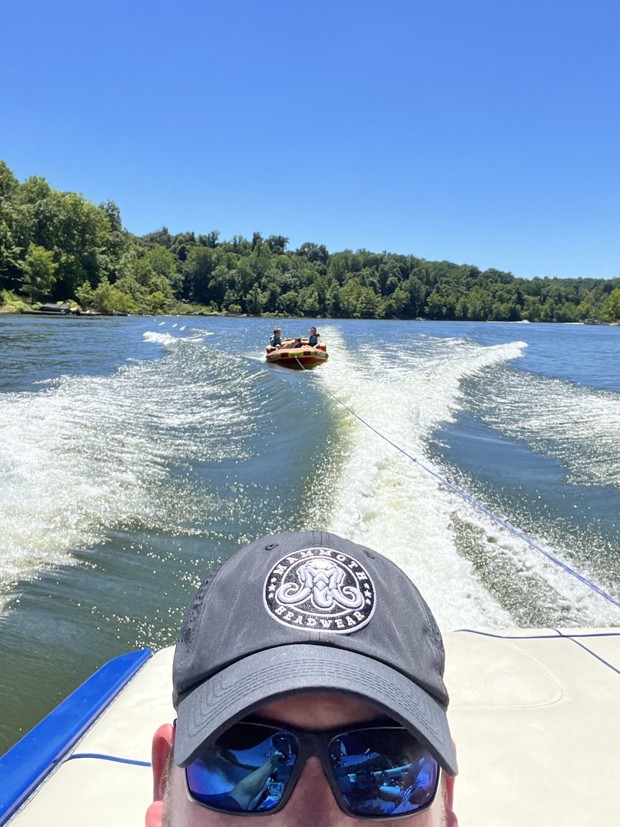 abe_walk4's tweet photo. Rough life @mammothheadwear #roughriver #fathead #kentucky https://t.co/LcMG4da505