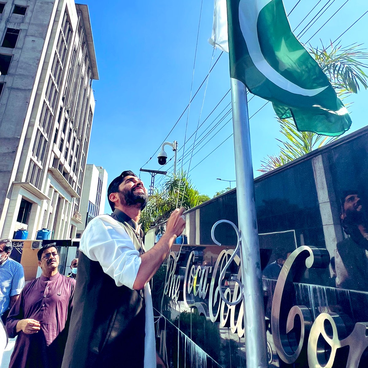 fmashraf's tweet photo. Aao Ehad Kerain:

https://t.co/wtJCTCXpjy

@cocacolapak 

#PakistanZindabad https://t.co/f5caCmUrvK