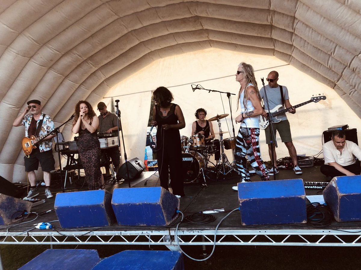 patfulgoni's tweet photo. Awesome to play #HydeParkUnityDay with #PatFulgoniBluesExperience and ace to now be watching the #BluefootProject who I had the pleasure of releasing a good few years ago. Back together for a first gig in ages. Off to Beaverworks now to sing some drumnbass ๐ https://t.co/jNbMtrVBbl