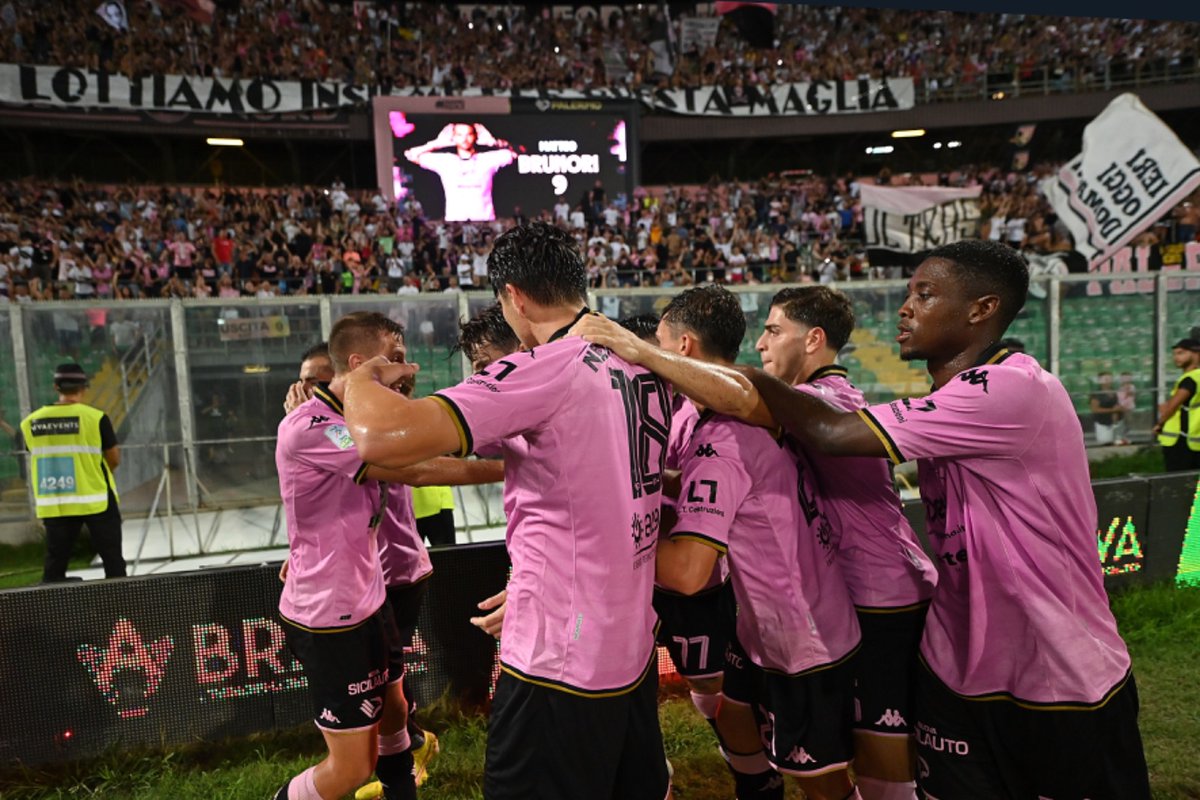 Palermofficial's tweet photo. ⏯ HALF TIME
Si va negli spogliatoi con il punteggio di 1-0
📲 #siamoaquile 🦅 #PalPer #SerieBKT https://t.co/U6CFZAdbn3