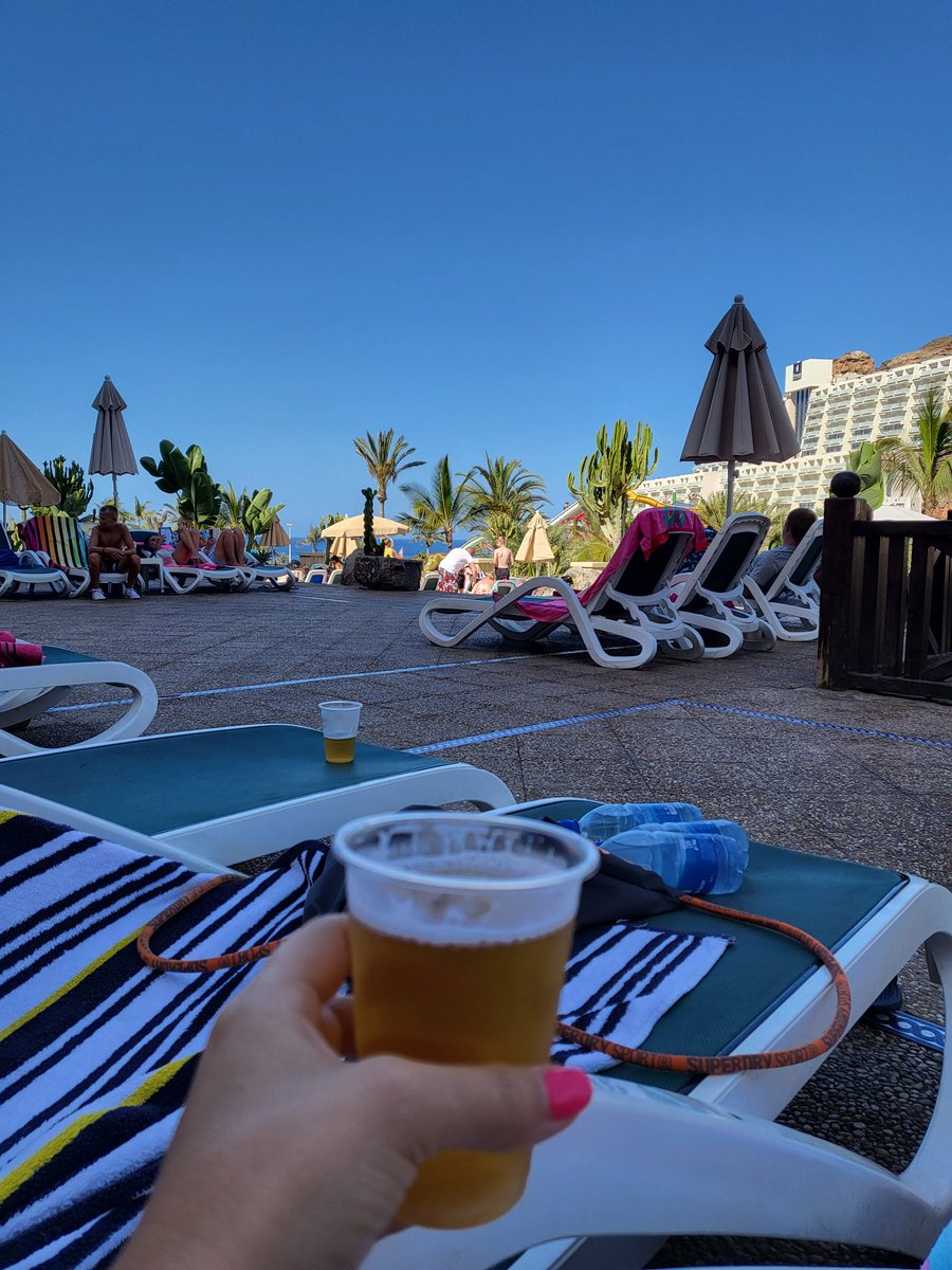 dollydonda's tweet photo. @millyjohnson Currently reading My One True North on my hols, so far (on chapter 13) it's made me cry and laugh in equal measures! Not disappointing https://t.co/8cG7kZmgdm