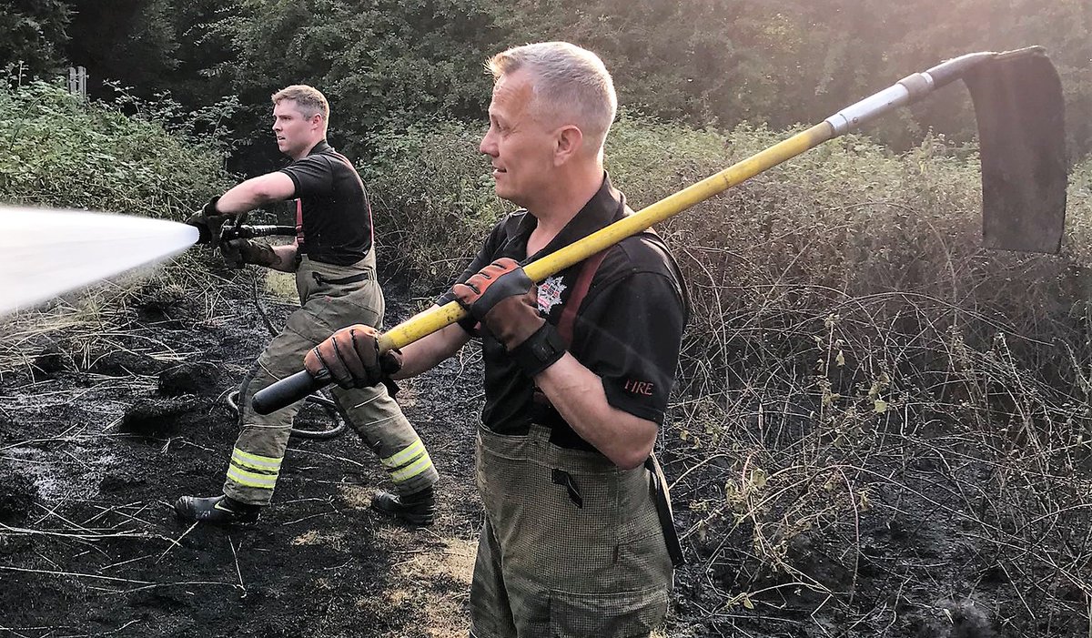 WestMidsFire's tweet photo. We'd like to thank our @SWMFireControl team and firefighters across the service for their hard work during a very busy time. Their continuing efforts in dealing with a significantly higher than normal call volume/incidents during this #heatwave is a credit to our communities. https://t.co/pPEXt0cIy9