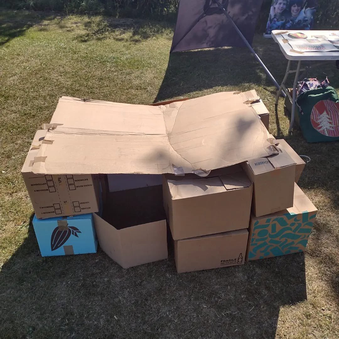 LeedsWoodcraftF's tweet photo. Great day at @HPUnityday building dens in the children's section. Lovely to see everyone out and about enjoying the community spirit! #Leeds #childLead #cooperation https://t.co/2rhdWkYSTt