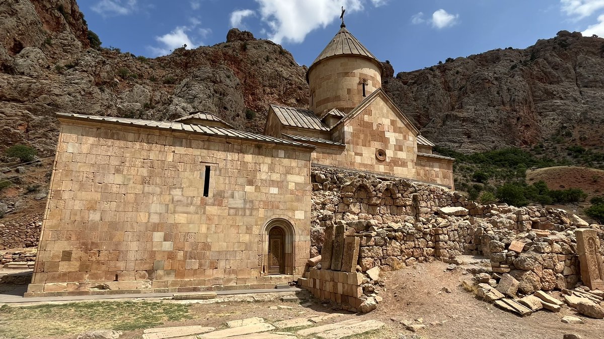 Trips_ByNicolas's tweet photo. السلام عليكم جميعًا
لقد انتهت رحلتي عبر القوقاز اليوم ورجعت إلى سويسرا والحمدلله. بسبب تكاثر الزيارات وتواليها السريع لم أجد وقتًا كافيًا لتغطيات مباشرة ومفصلة.
سأعود إليكم قريبًا بإذن الله
#جورجيا #آذربيجان #أرمينيا
🇬🇪🇦🇿🇦🇲 https://t.co/aaGEfxVQtX