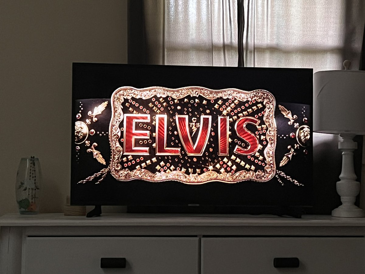 Countrychick76's tweet photo. I am one happy girl today!!! #elvismovie @ElvisPresley @ArgoMemphis @austinbutler @bazluhrmann @VisitGraceland https://t.co/v9hpqBzCNv