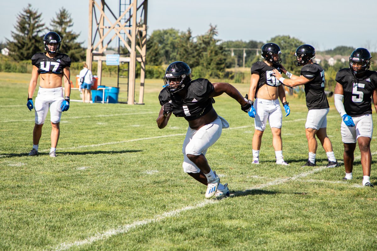 gvsufootball's tweet photo. Friday 🏈 📸. Great opening week of Laker Football. #AnchorUp https://t.co/Bd4AVMyDAC
