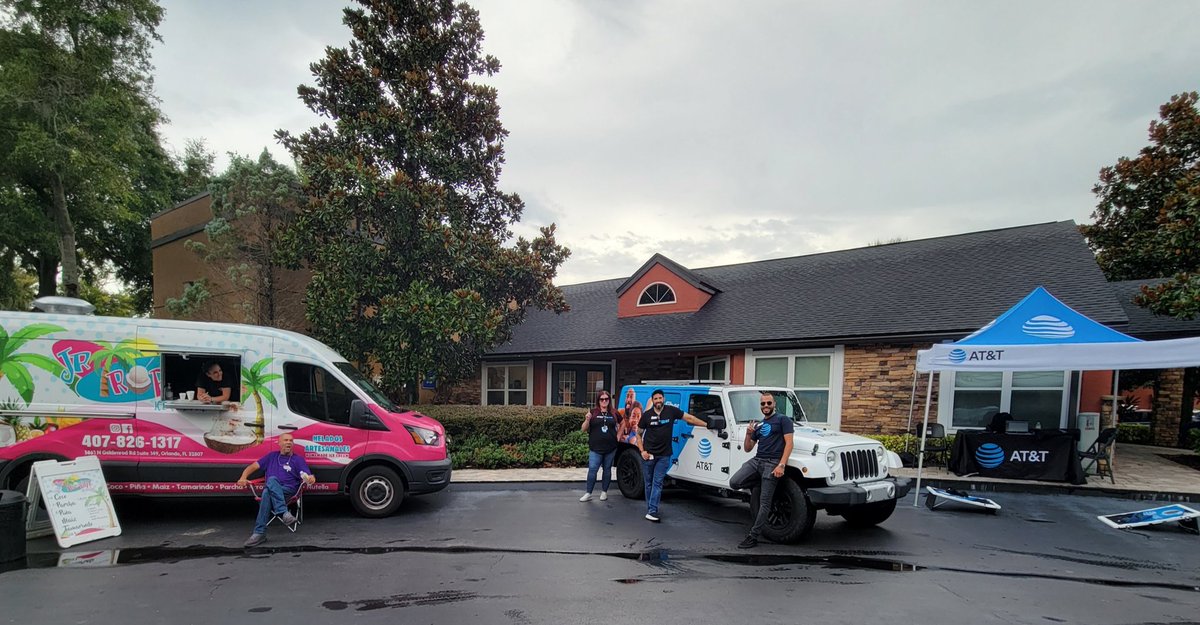 sal_belliard's tweet image. Thank you @zizigomez for your partnership. Waterford lakes had a fenomenal record braking for most broadband in one day. Nice work @Lorzatty @SergioT86093830 #FiberFlex #LifeAtATT #OneFLA @JaysonGuerrier @Sarah_Poole85