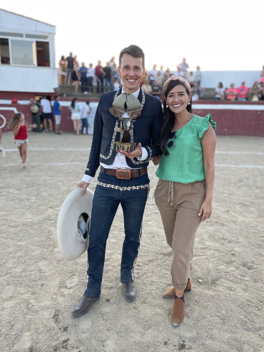 alecaballero_m's tweet photo. Cerramos la gira taurina con mi torero favorito 🤩 en el bolsín de aficionados prácticos de El Cubo de Don Sancho 

#Rollanejo #Salamanca #FrenchCharro #Yoalele #CharroFrancés https://t.co/hQJK9qtVge