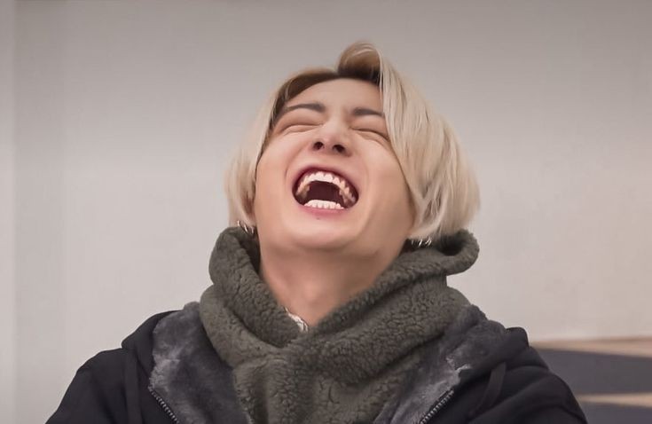 " BTS IN YOUR AREA " &amp; "I PINK YOU "
Seriously guys?!!! How old are you?
😂😂 I can't belive it
If BTS and Blackpink go to Twitter and see what their fans are fighting about, they will burst out laughing