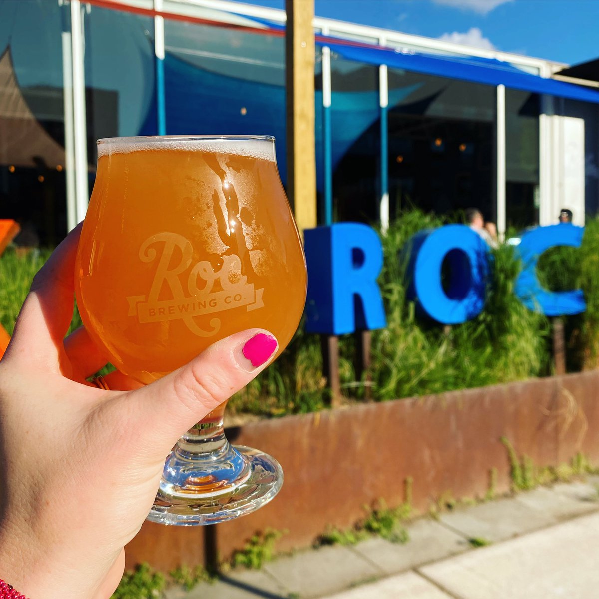 RocBrewingCo's tweet photo. Thunder Puck (our strawberry lemon sour) pairs perfectly with a sunny day. Pucker up! ☀️🍋🍓

#CraftBeer #Beer #Brewery #SourBeer #Lemon #Strawberry #Summer #VisitRoc #RocBeer #Roc #RochesterNY https://t.co/PeT3sO0ukc