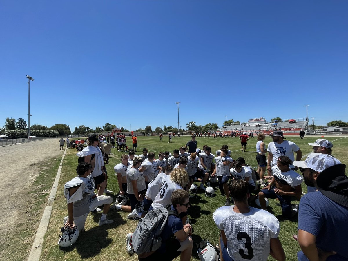 CoachTDuncan's tweet photo. Thanks Woodland for hosting the scrimmage today! Good luck the rest of the way. #UnionMineKindaGuys @SacBee_JoeD @PeytonPoweII @ChasePritchard2 @Quintintinker7 @JTink2121 @christianggrant https://t.co/H2zfKKWI5e