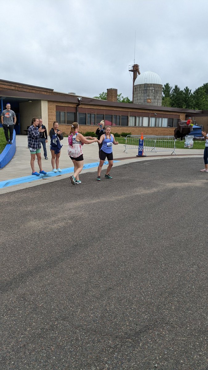 SteveSschroeder's tweet photo. Van 2 starting their final legs! #RagnarMN https://t.co/FNcKZuRyrT