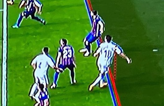 Yendy_Hernandez's tweet photo. Consideran hombro la manga de #EnricGallego. Venía #EladyZorrilla para el empate de hormigón.
Con el banquillo manga por hombro, #Ramis exprime a #MoDauda y #Shashoua. Buen #Teto.
¿Si #Cordero pide esfuerzo económico a la directiva le darán manga por hombro?
#EibarTenerife 2-1 https://t.co/Q4aEPqBupd