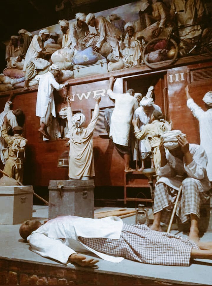 ItxWassy's tweet photo. وہ لُٹے پٹے سے قافلے
جو نہ رُک سکے نہ جُھک سکے
جو وطن بنا کے چلے گئے
جو چمن سجا کے چلے گئے
ہمیں یاد ہیں 
 ہمیں یاد ہیں🥺 

#_Waصif ❤️🥀 https://t.co/gPHKr35Sur
