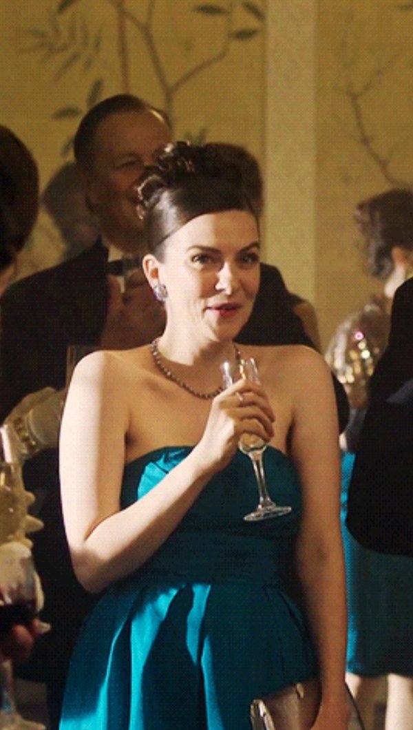 ArtThebora's tweet photo. I went to a wedding in #JoanThursday inspired outfit 🥂 #Endeavour #DressISuppose #DontKnowUntilYouBuyTheRightOne https://t.co/IfdQ5pbRl9