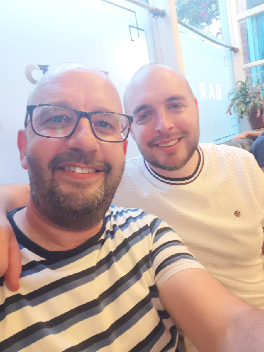 What are the odds? Bumped into and meet Matthew, Mr <a href="/tinworksbrewery/">Tinworks Brewing Co.</a> in The Queens Hotel, Swansea 🍻🏴󠁧󠁢󠁷󠁬󠁳󠁿