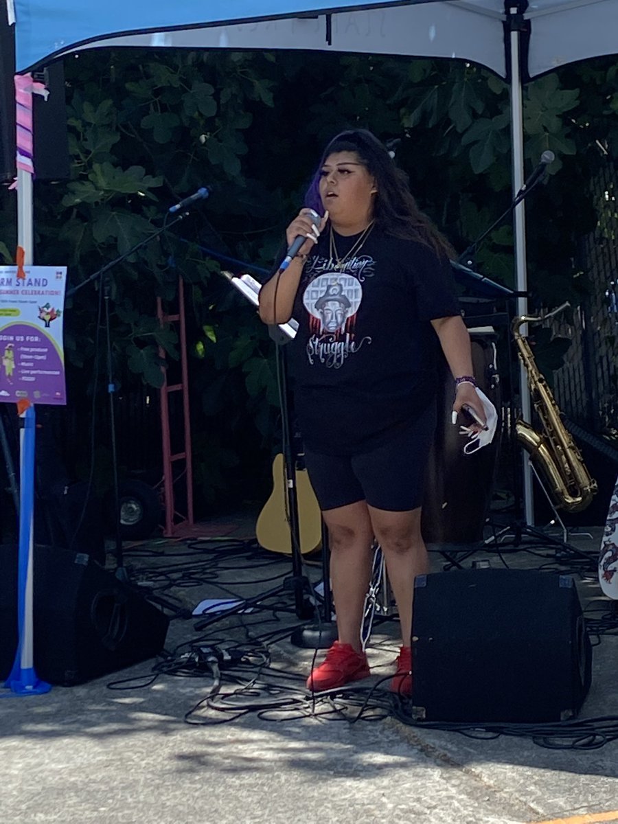 FN_JConyers's tweet photo. Here is Marisol doing spoken word,spreading awareness! A representative of Feest letting us know what’s going on with them. Then we have our MC Ryan speaking facts, and inviting people to join us. #SetTheRecordStraight #RBFarmStand #RBFarmStand2022 https://t.co/M3F9Dejh7p